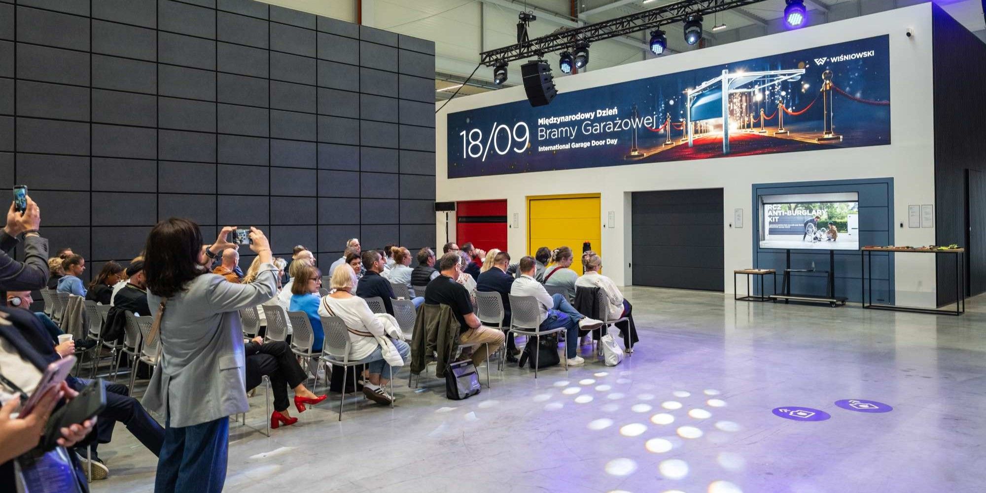 WIŚNIOWSKI inaugurates the International Garage Door Day – a new celebration of safety and technology