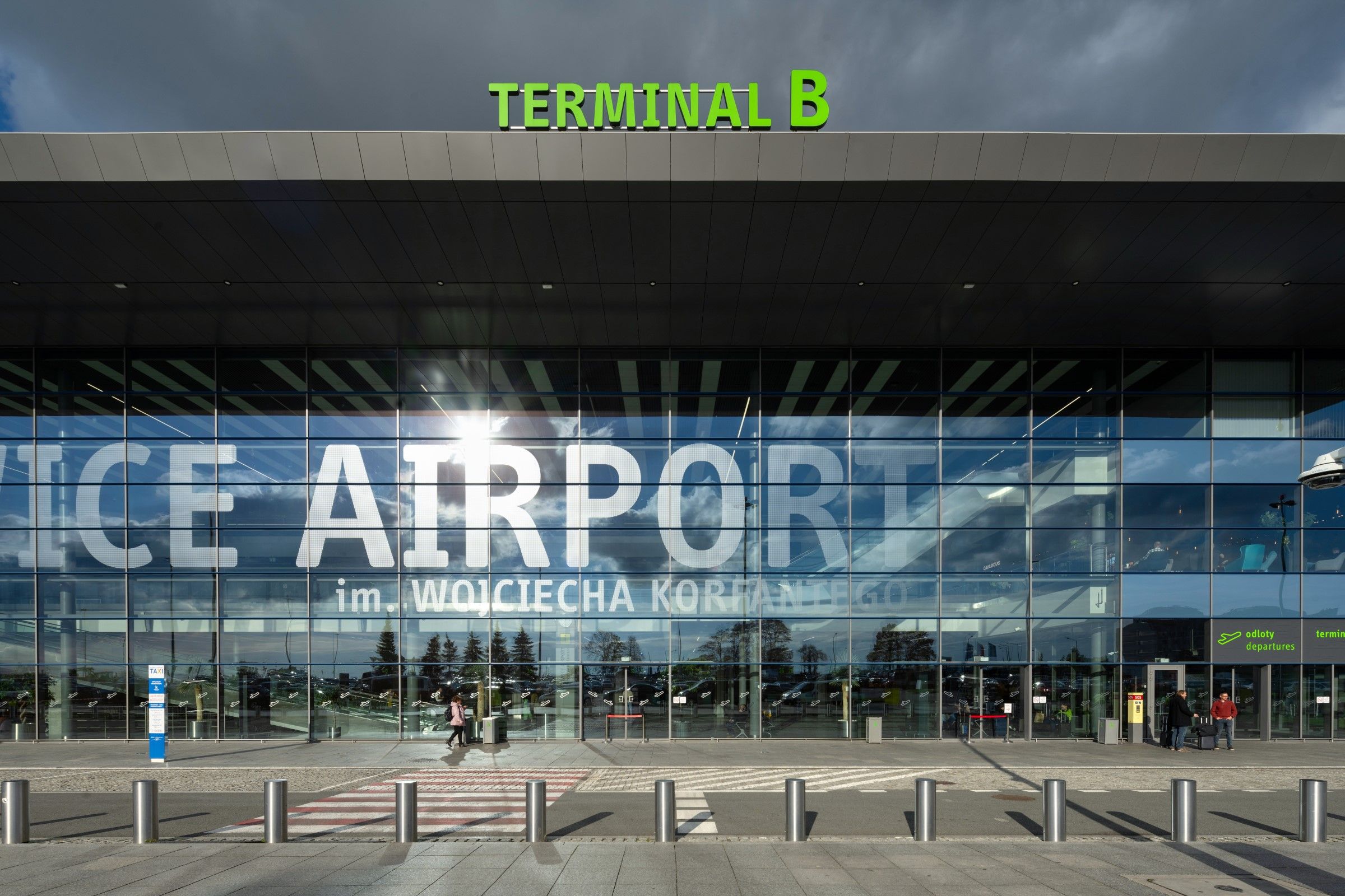 WIŚNIOWSKI aluminium façades at Katowice Airport